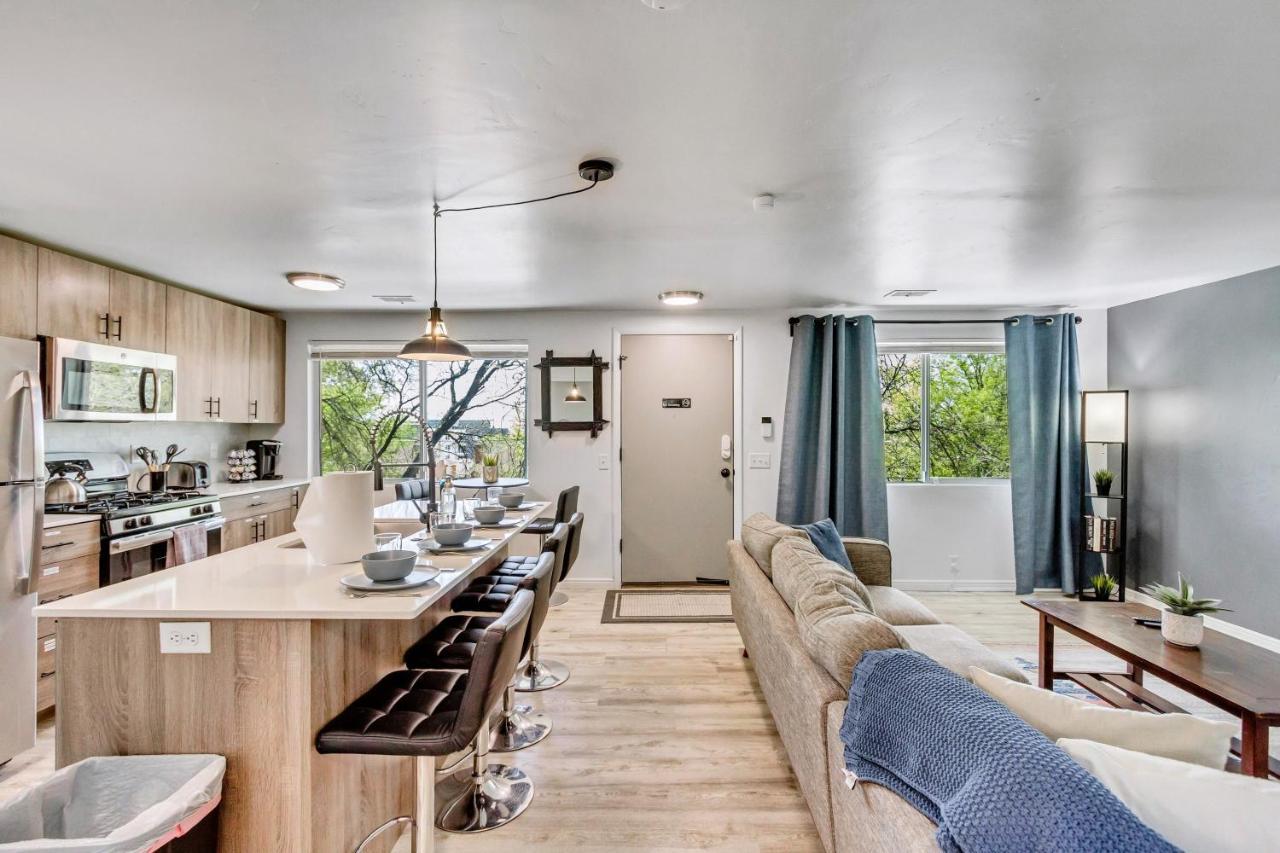 Cozy For Bookworms - Laundry - King Bed - Parking Apartment Salt Lake City Exterior photo